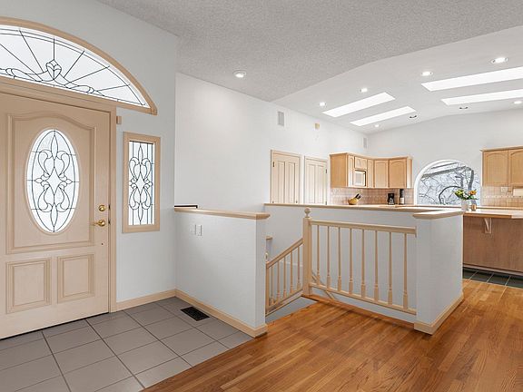 5th image of 1939 Meadows Dr N
