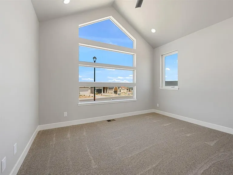 2279 Holy Cross Ct — Photo 8