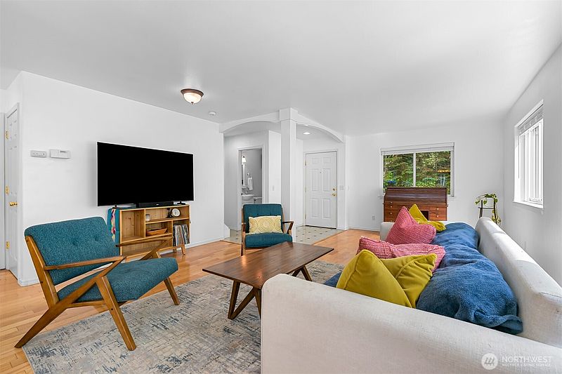 4th image of 156 Windward Drive