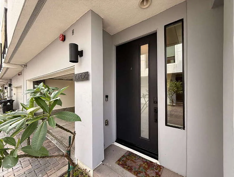 3 bed, 4.0 bath, 1849 sqft, $5,200 — Photo 2
