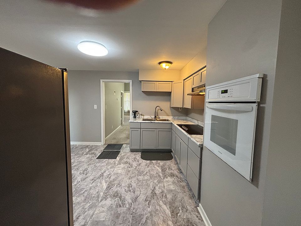 2nd image of 2520 W Illinois St