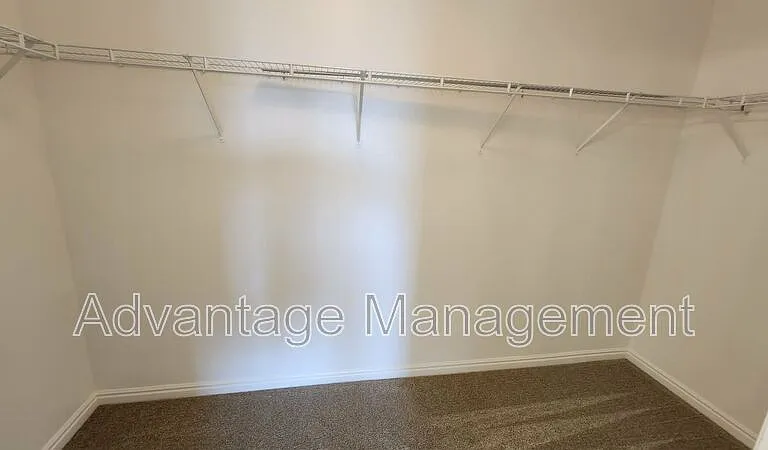 105 W Daybreak Ln — Photo 12