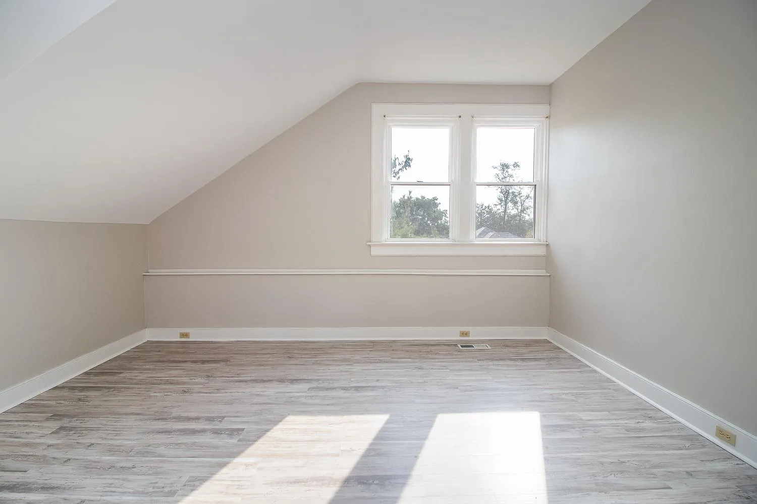 3 bed, 1000 sqft, $1,350 — Photo 4