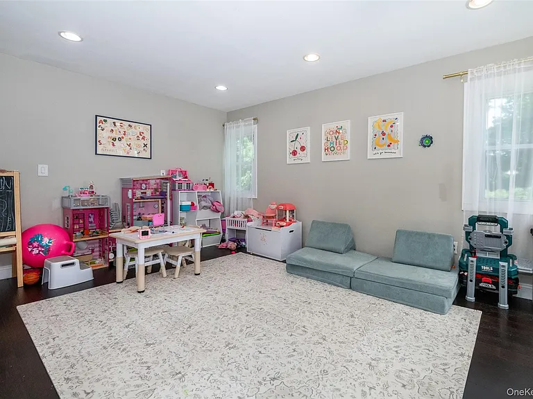 17 Edgewood Ave — Photo 23