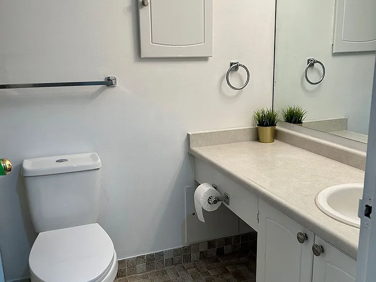 380 King St #1004 — Photo 4