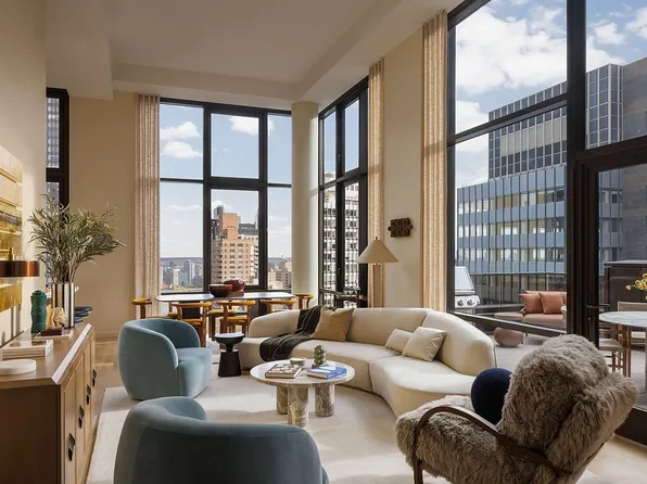 135 E 47th St, New York, NY 10017