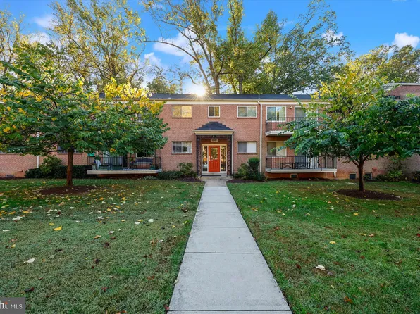 10687 Weymouth St APT 102, Bethesda, MD 20814