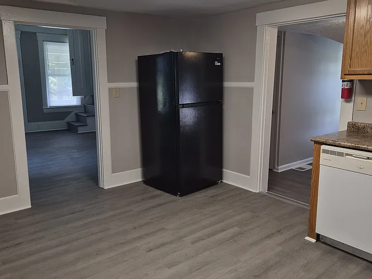 1353 Bakers Ridge Rd — Photo 5