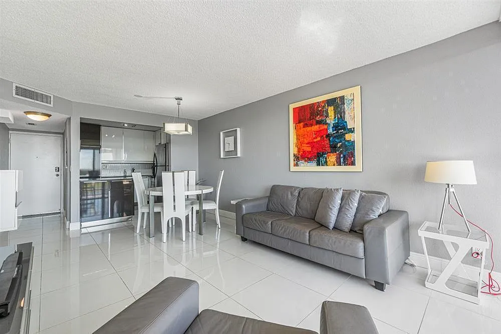 1 bed, 1.5 bath, 769 sqft, $2,100 — Photo 3
