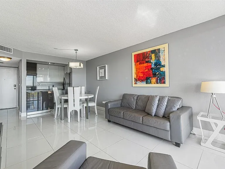 1830 Embassy Dr #613 — Photo 3
