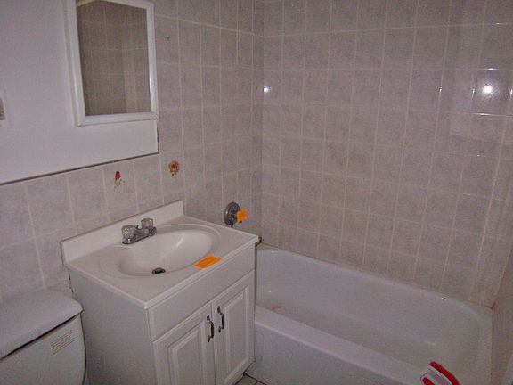 4th image of 158 Bremen St