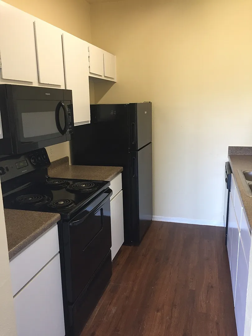 Edgecreek Condo for Lease — Photo 2