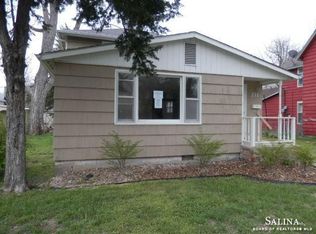 211 1/2 S Oakdale Ave, Salina, KS 67401