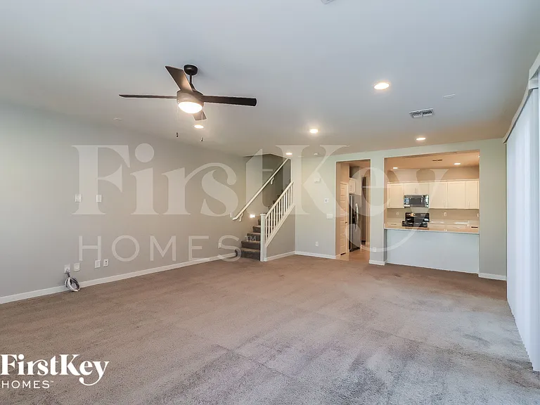 2927 N Athena — Photo 5