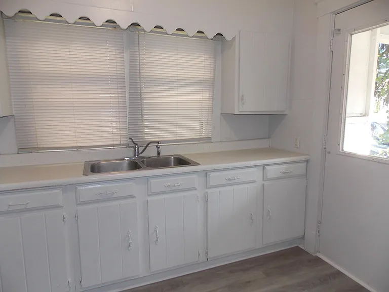 305 Smith Ave — Photo 6