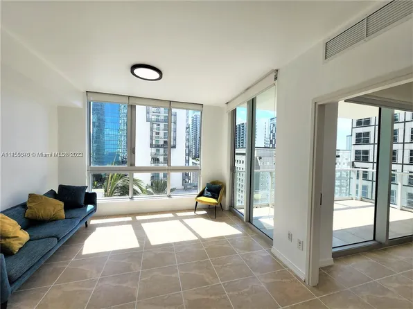 300 S Biscayne Blvd #T-1611, Miami, FL 33131