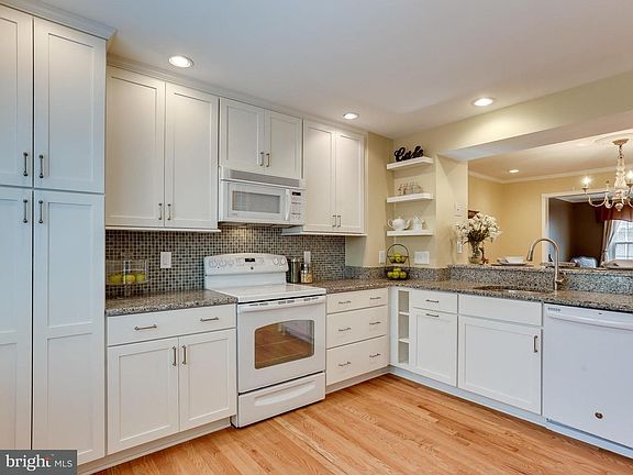 5th image of 654 N Armistead St