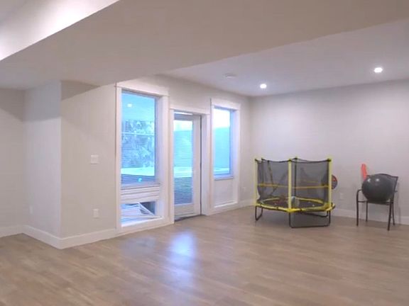 5th image of 4217 Old Clayburn Rd #21