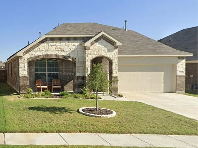 2130 Clarion Dr — Photo 5