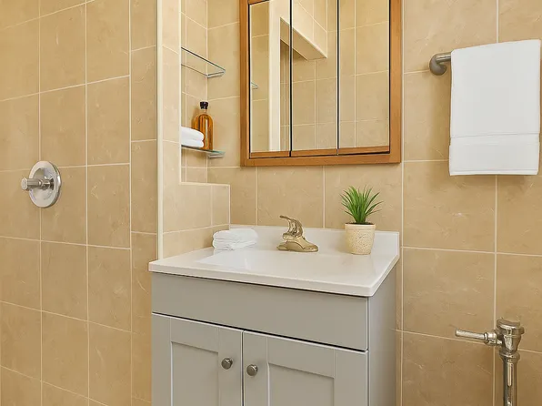 770 Ocean Parkway image 8 of 8