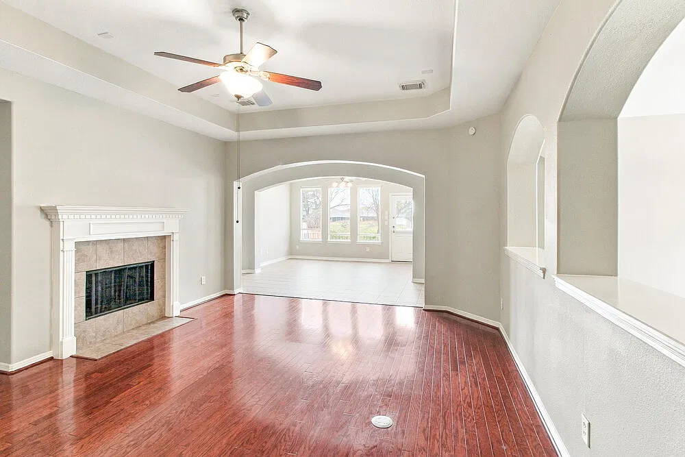 3 bed, 2.5 bath, 2703 sqft, $2,880 — Photo 4