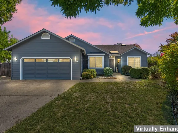 1445 Half Moon Cir, Grants Pass, OR 97527