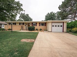 714 Morningside Dr, Salina, KS 67401