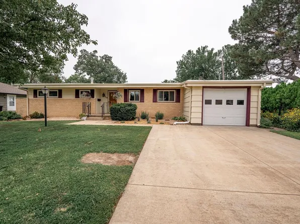 714 Morningside Dr, Salina, KS 67401