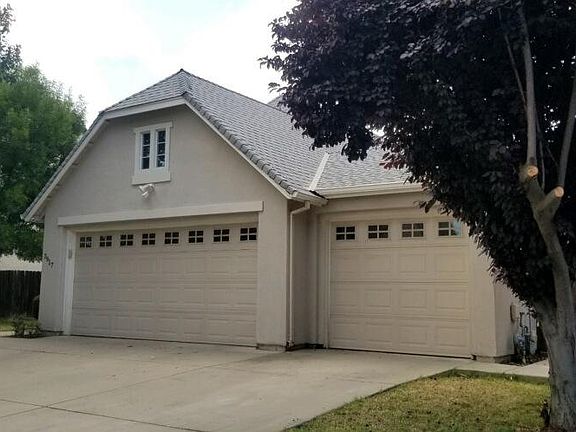 3 car garage and side yard entrance