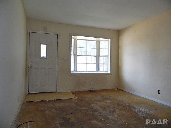 4th image of 1821 S Westmoreland Ave
