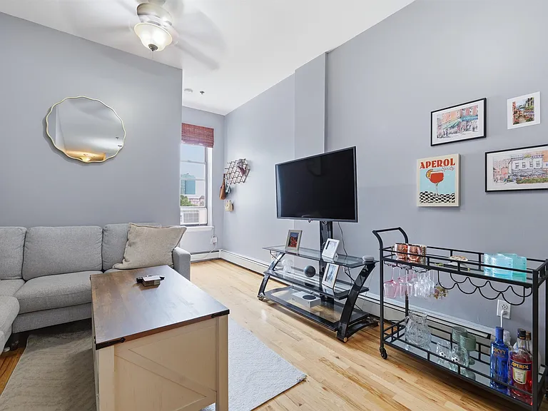 805 Park Ave #5R — Photo 2