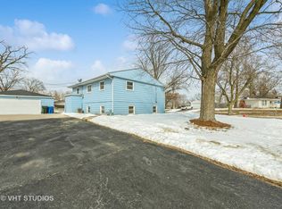 38 Thrush Rd, Carpentersville, IL 60110