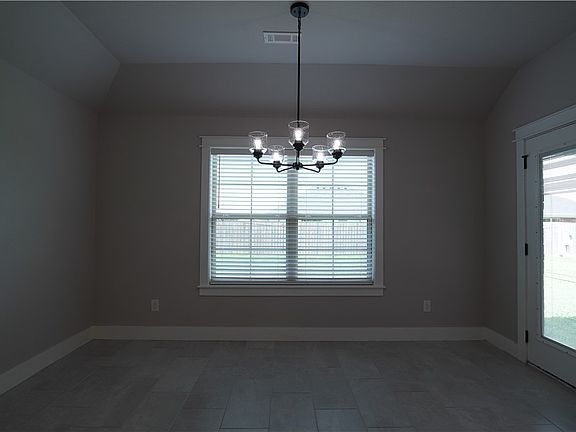 5th image of 1037 Trailwood St