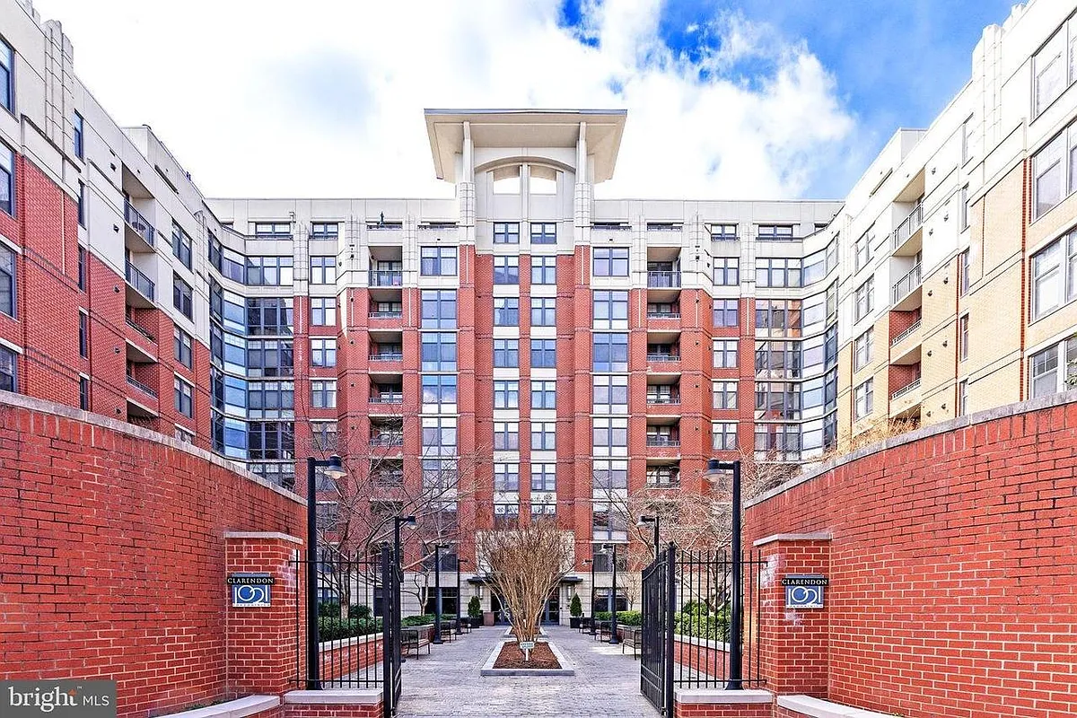 Building Photo - 1021 N Garfield St #841
