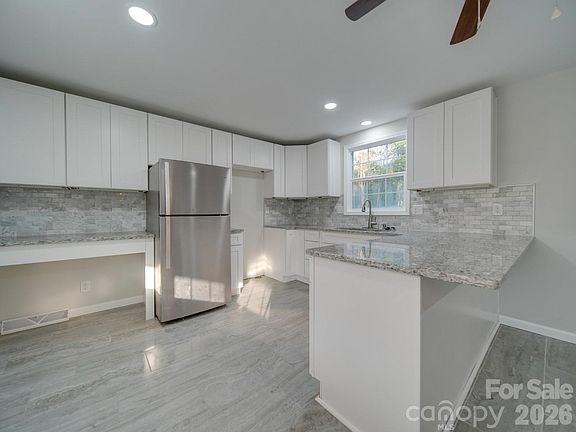 3rd image of 3980 Fish Pond Rd