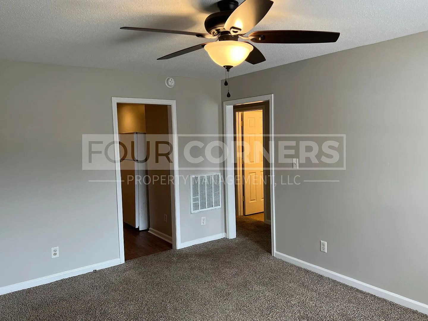 Charming 2-Bedroom, 1-Bath Apartment — Photo 2