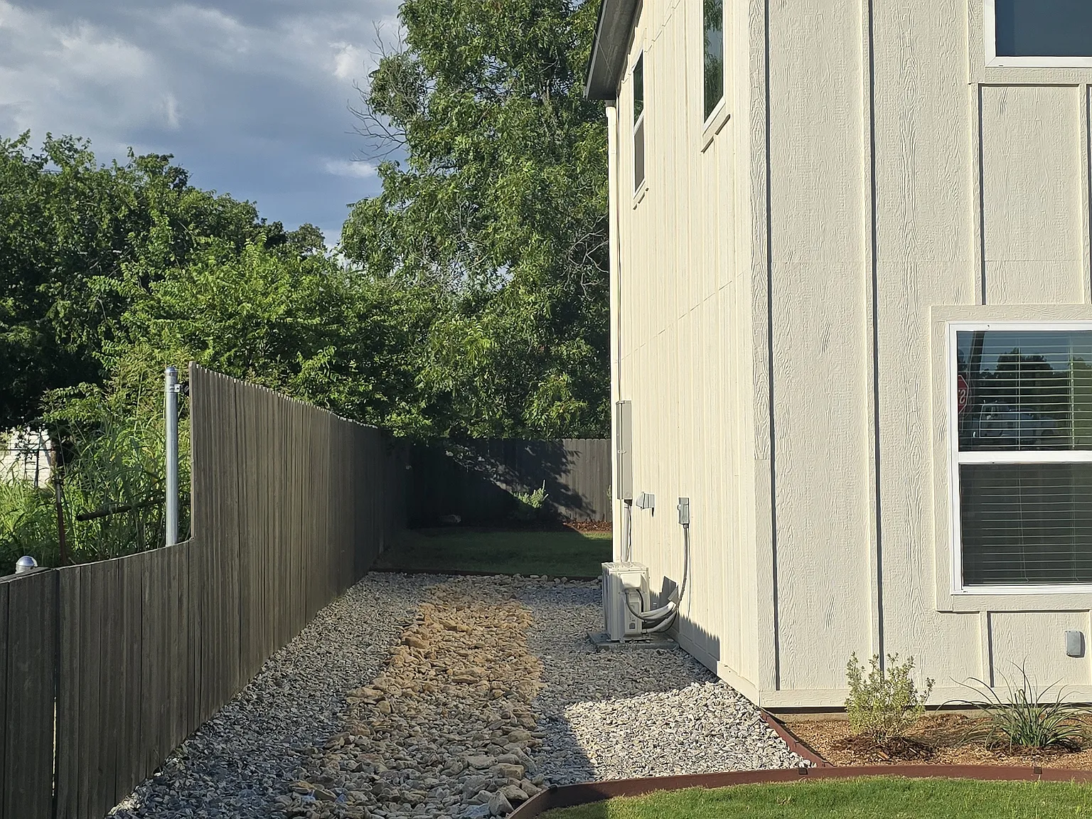 1 bed, 1.5 bath, 600 sqft, $1,200 — Photo 3