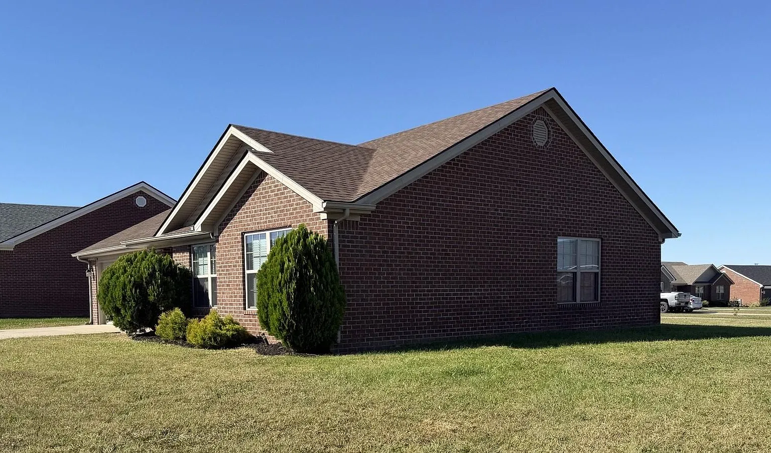 3 bed, 2.0 bath, 1242 sqft, $1,600 — Photo 3