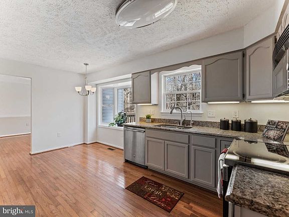 4th image of 413 Beach Dr