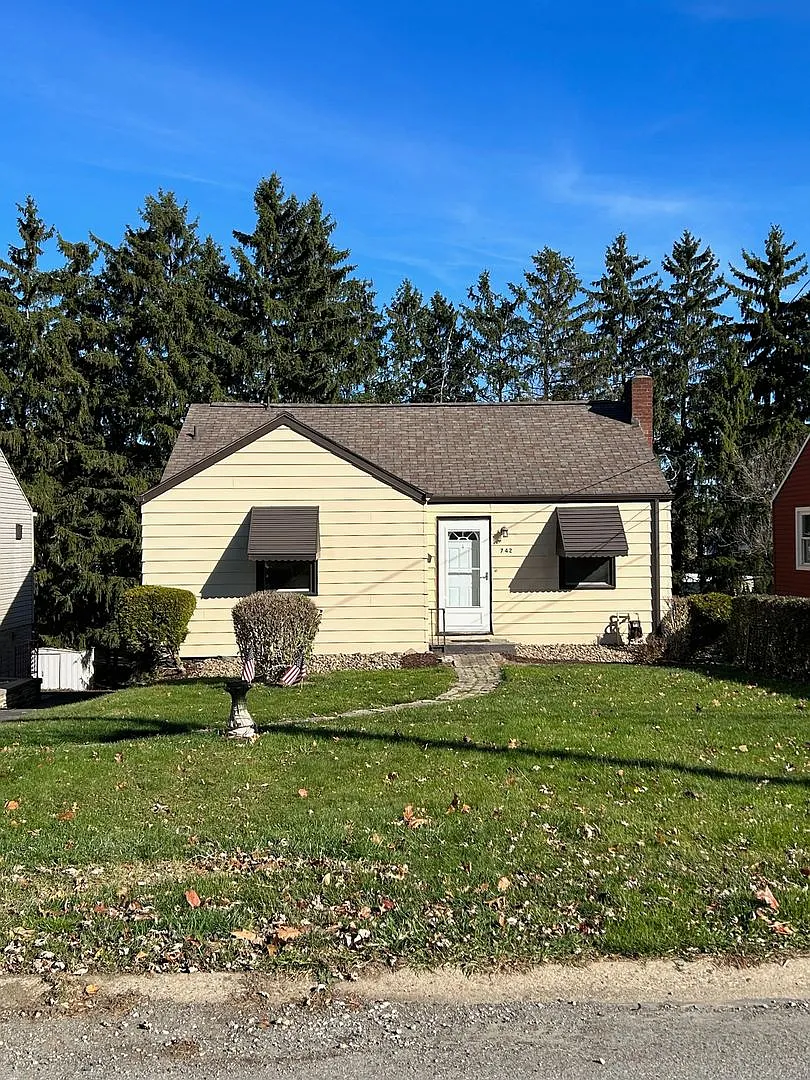 Two Bedroom Home — Photo 2