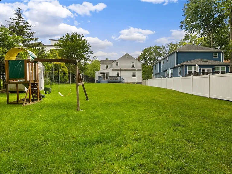 36 Amelia Ave — Photo 23