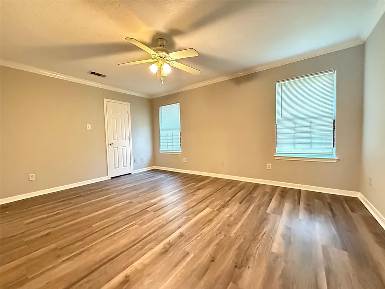 4402 Larkspur St — Photo 8