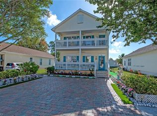 222 Leawood Cir, Naples, FL 34104