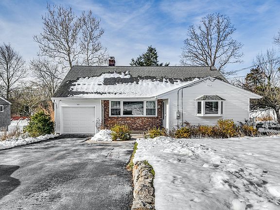 18 Coopers Pond Road