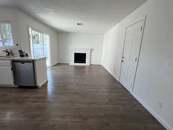 3rd image of 105 Yosemite Dr
