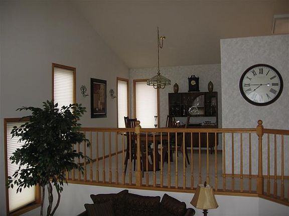 4th image of 2141 Parkwood Hills Dr NE