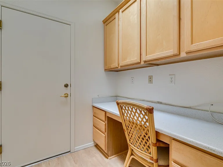 1864 High Mesa Dr — Photo 17