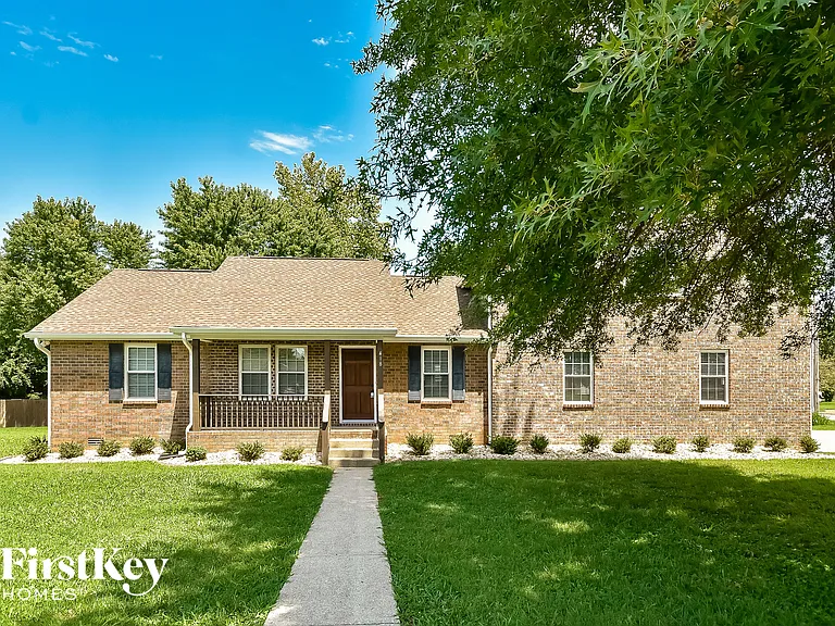 418 Silver Springs Ln — Photo 1