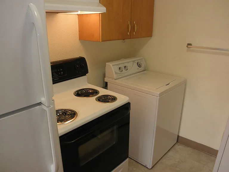 1481 Hines St SE — Photo 9
