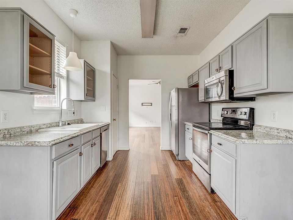 1st image of 7209 Park Creek Dr